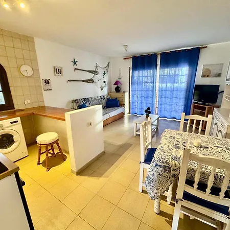 One-bedroom With Pool At Bounganvillas San Eugenio Апартаменти